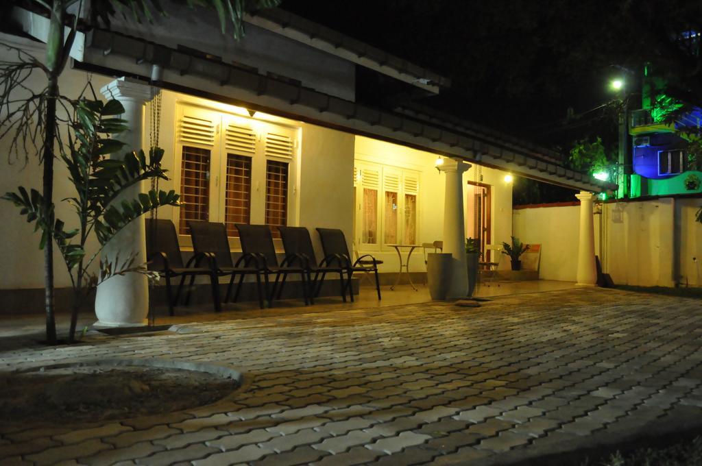 Dions Guest House Negombo Bagian luar foto