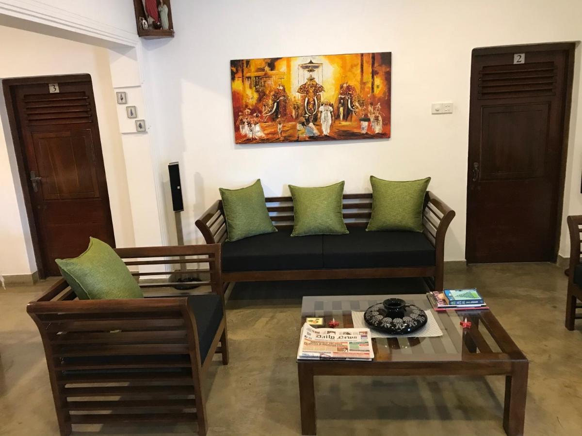 Dions Guest House Negombo Bagian luar foto